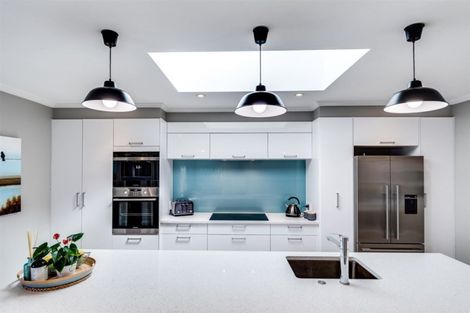 Photo of property in 37 Avondale Road, Taradale, Napier, 4112