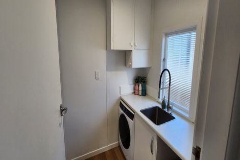 Photo of property in 60 Awanui Street, Merrilands, New Plymouth, 4312