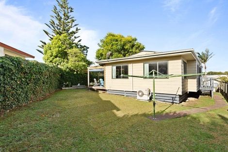 Photo of property in 21 Riserra Drive, Ranui, Auckland, 0612