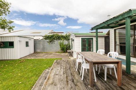 Photo of property in 1117 Karamu Road North, Mayfair, Hastings, 4122