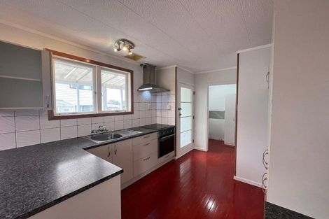 Photo of property in 31 Essex Street, Te Atatu South, Auckland, 0610