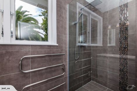 Photo of property in 26 Trojan Crescent, New Lynn, Auckland, 0600