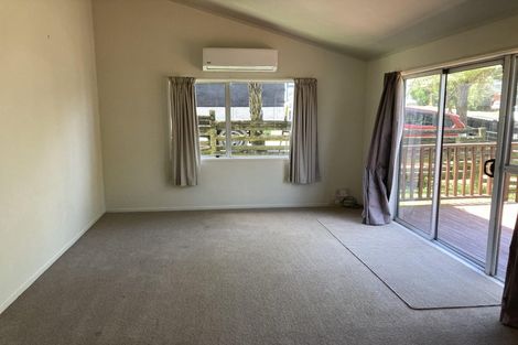 Photo of property in 102 Kemp Road, Massey, Auckland, 0614