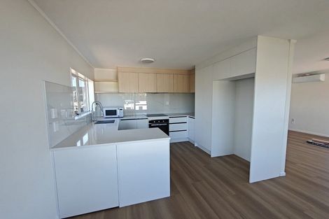 Photo of property in 20 Jumento Place, Unsworth Heights, Auckland, 0632
