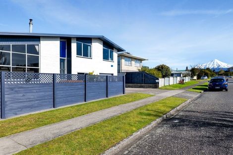 Photo of property in 17 Oberon Street, Stratford, 4332