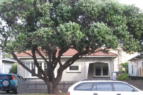 Photo of property in 304 The Parade, Island Bay, Wellington, 6023