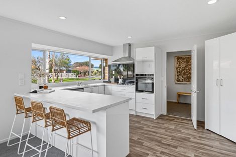 Photo of property in 2 Leigh Place, Paraparaumu Beach, Paraparaumu, 5032