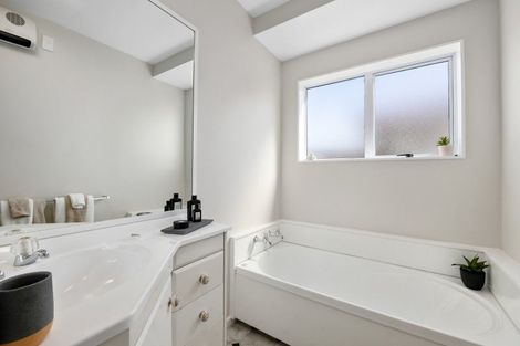 Photo of property in 29f2- Lane Street, Wallaceville, Upper Hutt, 5018