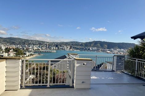 Photo of property in 45 The Crescent, Roseneath, Wellington, 6011