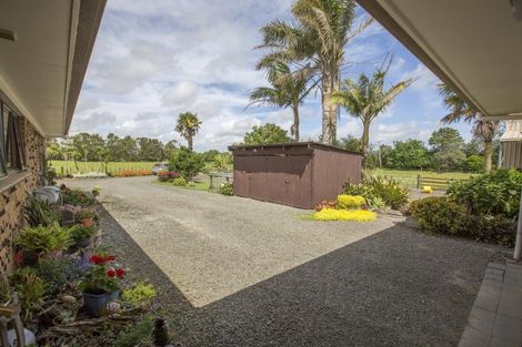 Photo of property in 242 Baylys Coast Road, Dargaville, 0377