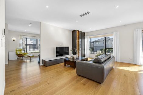 Photo of property in 80 Drumbuoy Drive, Flat Bush, Auckland, 2019