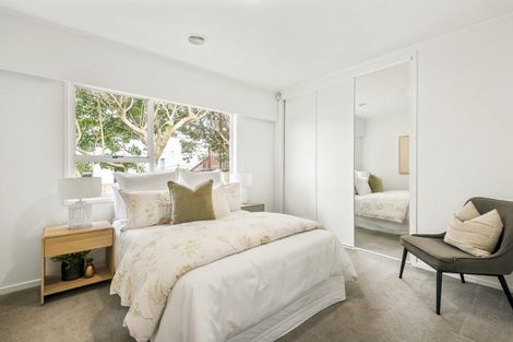 Photo of property in 14 Holdaway Avenue, Northcote, Auckland, 0627