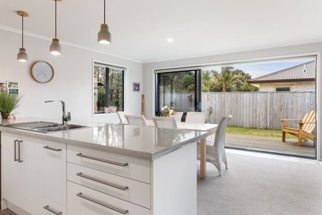 Photo of property in 15 Ian Place, Waihi Beach, 3611