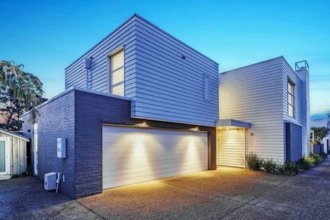 Photo of property in 19a Montgomery Avenue, Rothesay Bay, Auckland, 0630