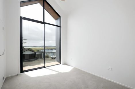 Photo of property in 27a Dawnhaven Drive, Te Atatu Peninsula, Auckland, 0610