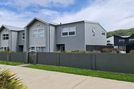Photo of property in 16 Bluff Road, Kenepuru, Porirua, 5022