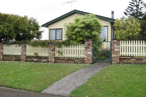 Photo of property in 2/2 Ridgemount Rise, Mangere Bridge, Auckland, 2022