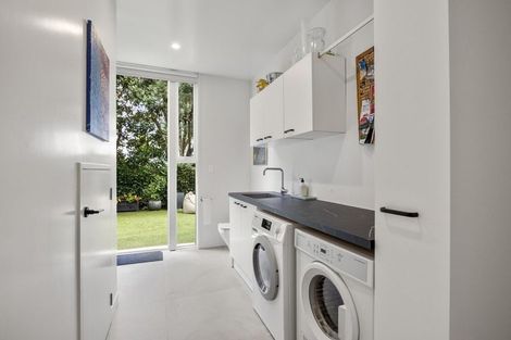 Photo of property in 92c Hinemoa Street, Birkenhead, Auckland, 0626