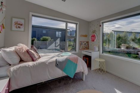 Photo of property in 2 Kahu Close, Wanaka, 9305