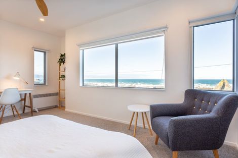 Photo of property in 394 The Esplanade, Island Bay, Wellington, 6023