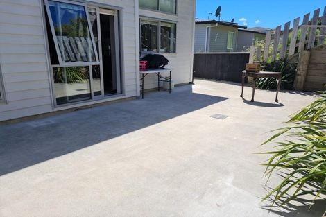 Photo of property in 9 Madeira Close, Whitby, Porirua, 5024
