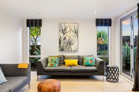 Photo of property in 1 Walton Street, Red Beach, 0932