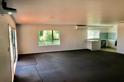 Photo of property in 2/7 Carl Place, Unsworth Heights, Auckland, 0632