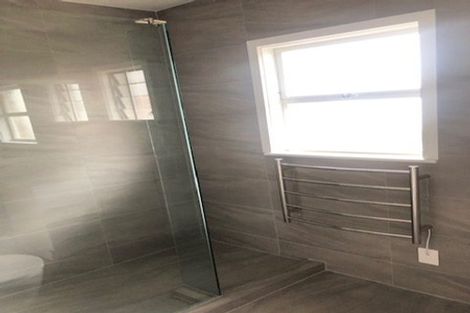 Photo of property in 1/3 Ocean View Road, Hillcrest, Auckland, 0627