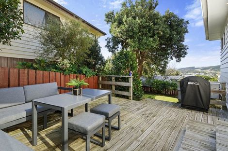 Photo of property in 4 Saint Aidans Way, Tawa, Wellington, 5028