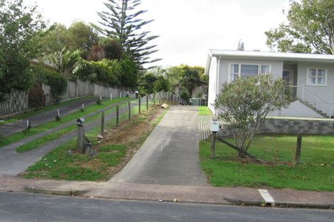 Photo of property in 11 Helleur Road, Massey, Auckland, 0614