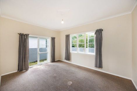 Photo of property in 5 Pahiatua Street, Hokowhitu, Palmerston North, 4410