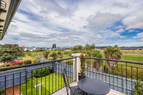 Photo of property in 8 Milkers Gate, Parklands, Christchurch, 8083