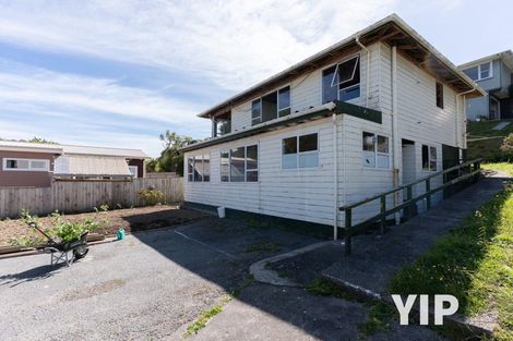 Photo of property in 114a Newlands Road, Newlands, Wellington, 6037