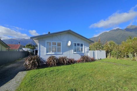 Photo of property in 7 Roberts Street, Whataroa, 7886