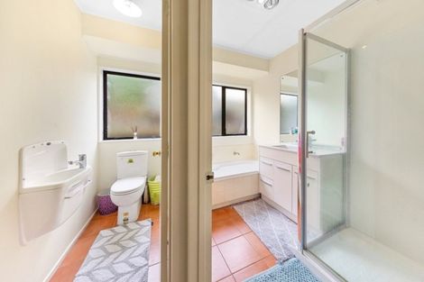 Photo of property in 19 Earnslaw Crescent, Bryndwr, Christchurch, 8053