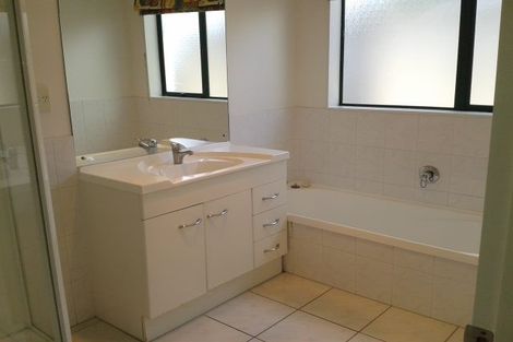 Photo of property in 15 Newry Close, East Tamaki Heights, Auckland, 2016