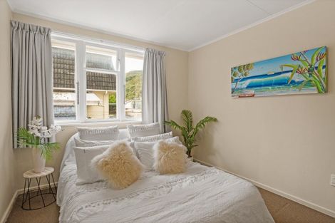 Photo of property in 5 Kowhai Street, Naenae, Lower Hutt, 5011