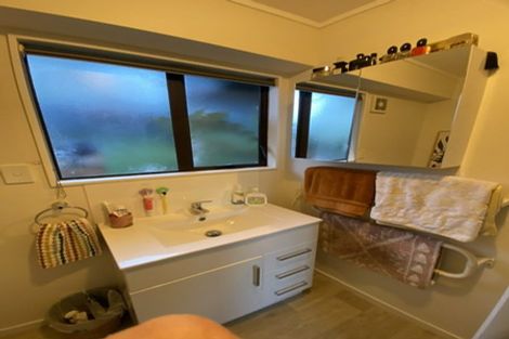 Photo of property in 1/51b Sunset Road, Totara Vale, Auckland, 0632