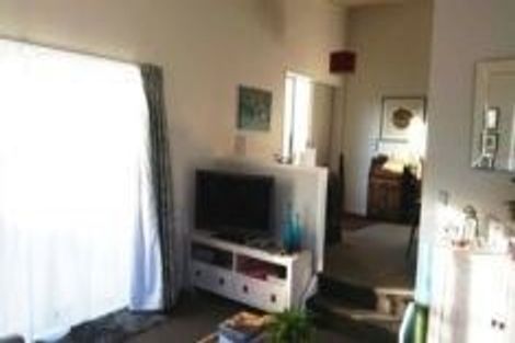 Photo of property in 9b Mackwood Place, Birkdale, Auckland, 0626