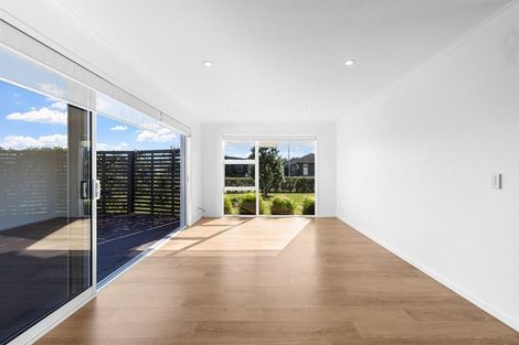 Photo of property in 10 Wentworth Lane, Waiwhakaiho, New Plymouth, 4312