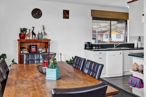 Photo of property in 13 Manuka Place, Hawera, 4610