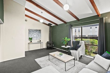 Photo of property in 25 Montana Place, Merrilands, New Plymouth, 4312