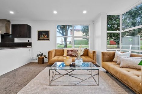 Photo of property in 27 The Track, Takanini, 2112