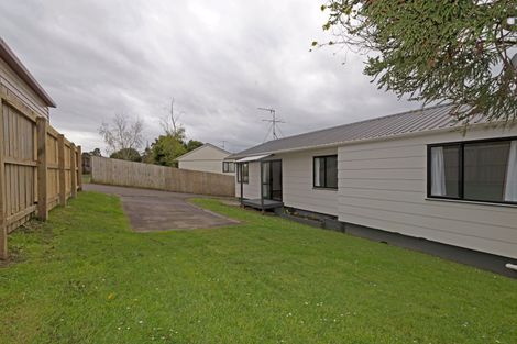 Photo of property in 2/7 Maywood Crescent, Glen Eden, Auckland, 0602