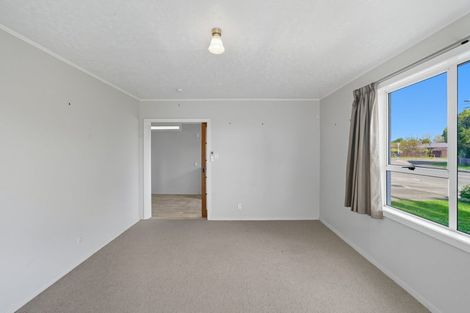 Photo of property in 1/2 Lomax Place, Islington, Christchurch, 8042