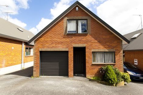 Photo of property in 37 Fields Parade, Oteha, Auckland, 0632