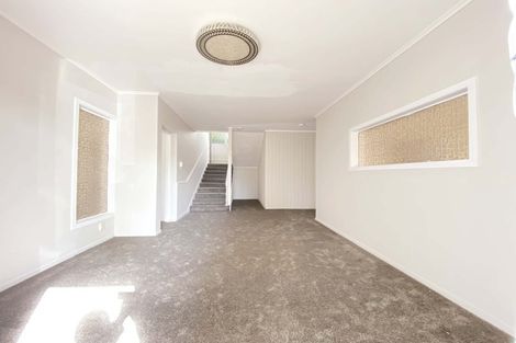 Photo of property in 2 Hogan Street, Pukekohe, 2120