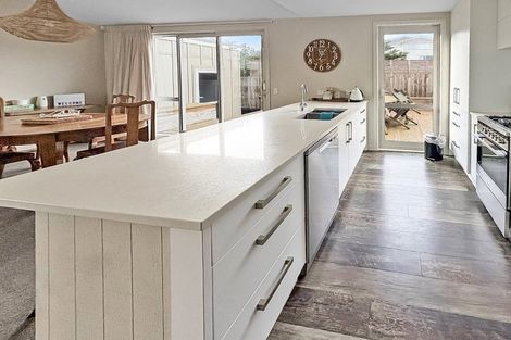 Photo of property in 5a Marine Parade North, Foxton Beach, Foxton, 4815