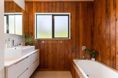 Photo of property in 333 Motutara Road, Muriwai, Waimauku, 0881