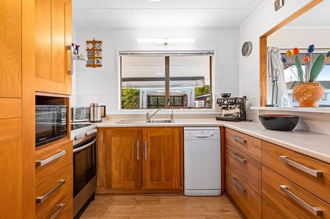 Photo of property in 2/4 Ross Avenue, Glenfield, Auckland, 0629